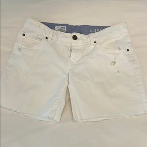 Gap boyfriend White Denim Shorts size 4 / 27 distressed small spot see pic